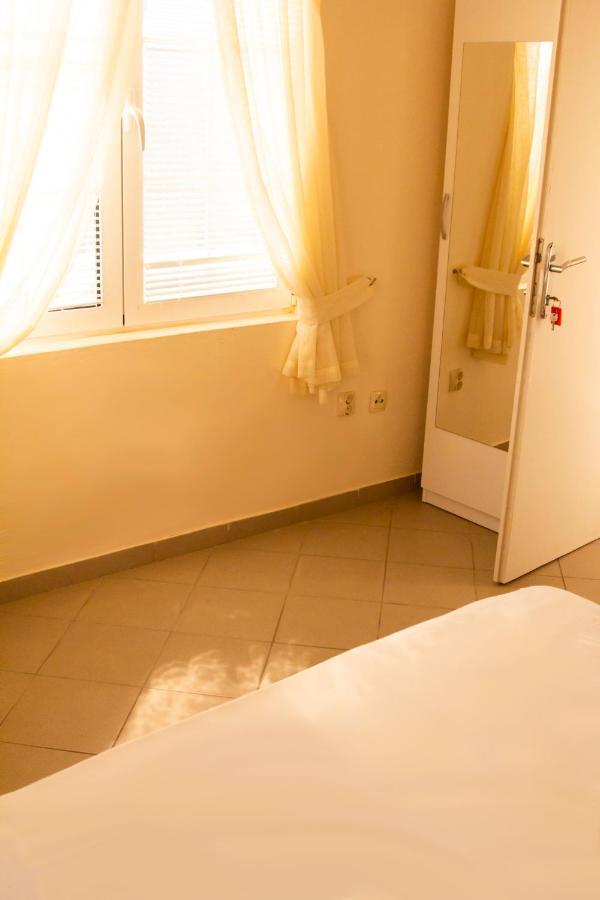 Hostel "KRALJICA SNEŽNA " Sutomore Exterior foto